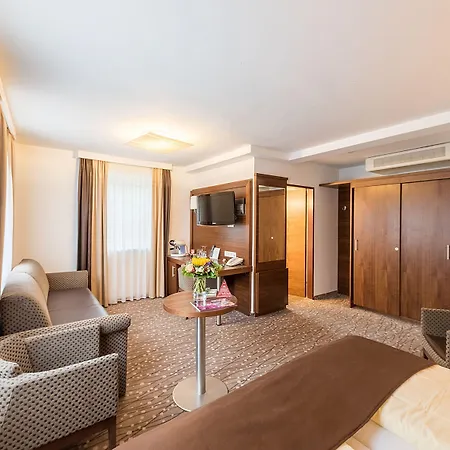 Austria Classic Hoelle 4*